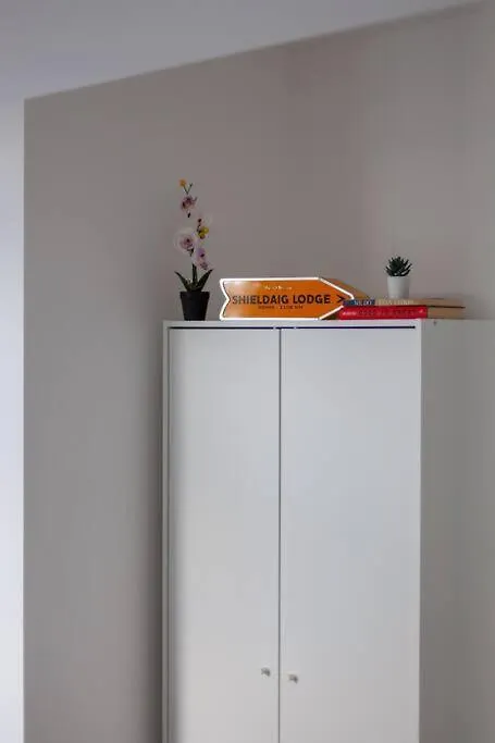 Modern Semi-Studio Flat In Historic London Setting 0*,