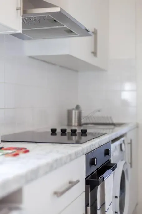 Modern Semi-Studio Flat In Historic London Setting