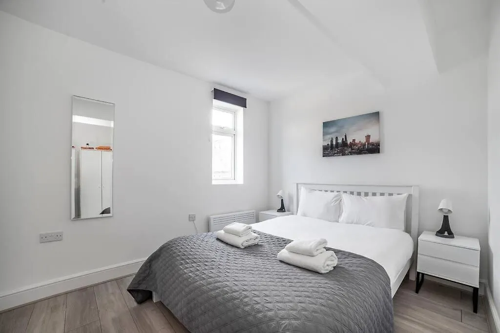 Modern Semi-Studio Flat In Historic London Setting United Kingdom