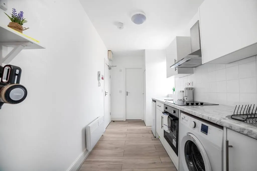 Apartment Modern Semi-Studio Flat In Historic London Setting